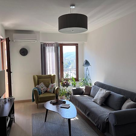 Modern Flatiron Apartment, Skopje Center Bagian luar foto