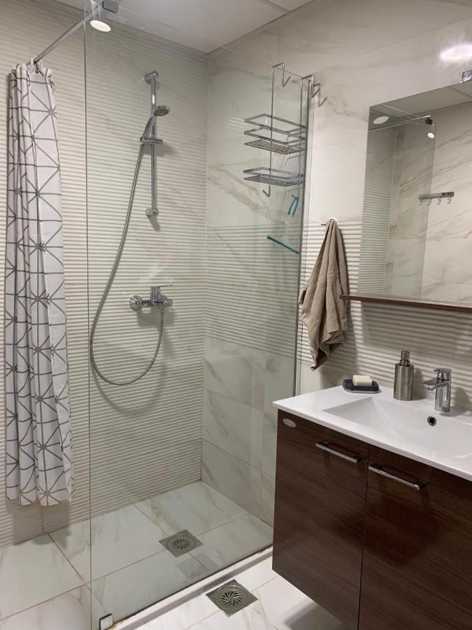 Modern Flatiron Apartment, Skopje Center Bagian luar foto